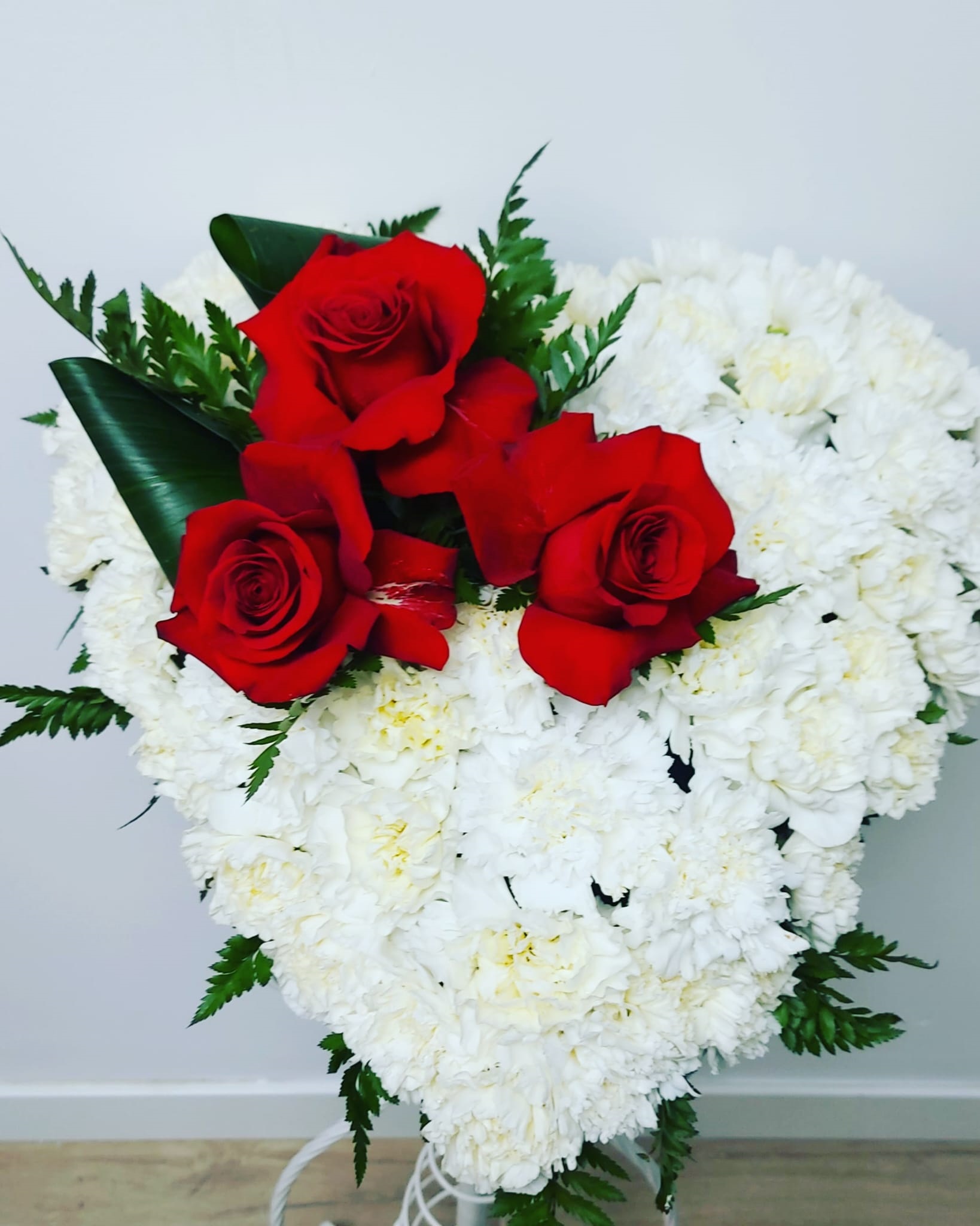 CORAZON BLANCO 3 ROSAS